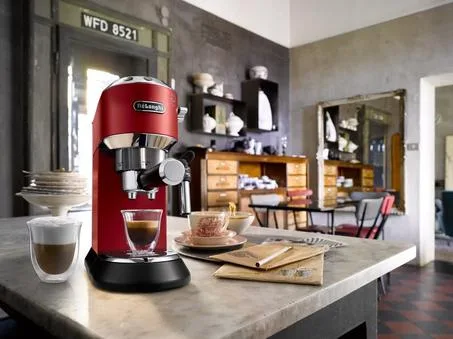 ديلونجي آلة تحضير قهوة الاسبرسو بالضخ ديديكا ستايل، -Espresso Delonghi Dedica EC685